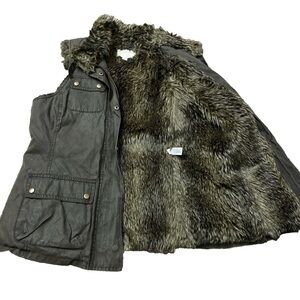 Banana republic faux fur vest size small